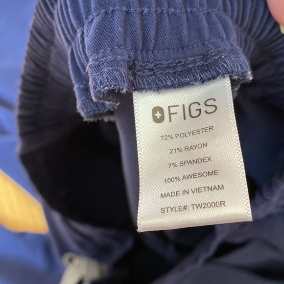 Figs Scrubs Set Navy Catarina One Pocket Top and Yola Scrub Pants Scrub Set XS S - Picture 7 of 15